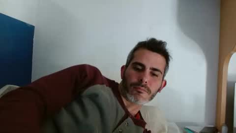 Snapshot of c0llinfarrell chatting on 01.22.25 Collin Farrel online show from 01.22.25