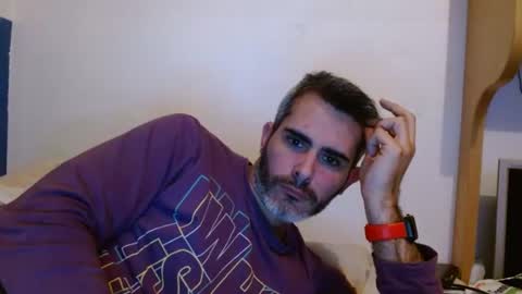 Snapshot of c0llinfarrell chatting on 01.23.25 Collin Farrel online show from 01.23.25