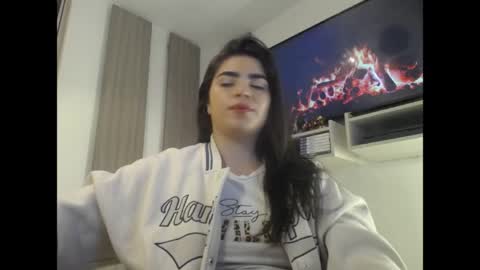 caitlingomez0 online show from 05.05.26