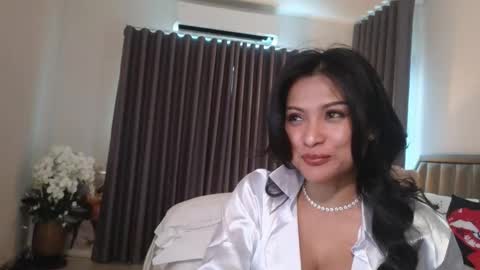 Snapshot of call_me_linda56 chatting on 11.02.25 Call Me Linda online show from 11.02.25