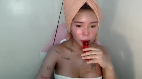 Snapshot of callme_remaxxx7 chatting on 05.26.26 Rema online show from 05.26.26