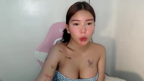 Snapshot of callme_remaxxx7 chatting on 05.27.26 Rema online show from 05.27.26