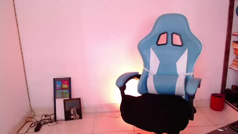 callmebluee online show from 04.25.26