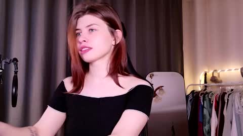 Snapshot of callmetori chatting on 12.17.25 Frida online show from 12.17.25