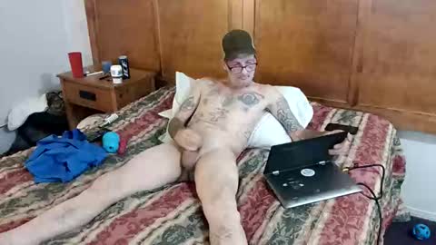 Snapshot of calredding75 chatting on 12.16.25 calredding75 online show from 12.16.25