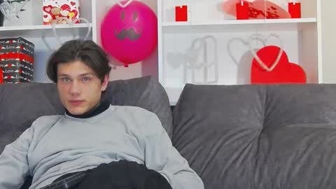 Snapshot of calvin_cay chatting on 02.15.25 Calvin online show from 02.15.25