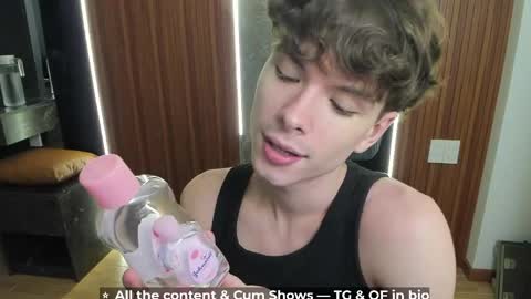 Hey I am Calvin  online show from 04.25.26