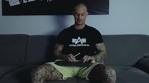 Snapshot of calvinhunt69 chatting on 11.02.25 Calvin online show from 11.02.25