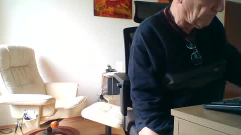 camcologne online show from 01.15.25