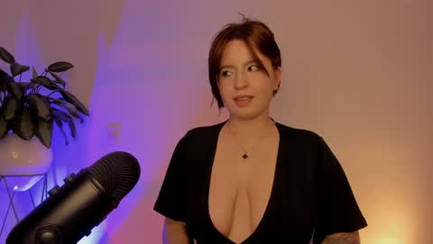 Snapshot of camidoll_10 chatting on 01.19.25 camila online show from 01.19.25