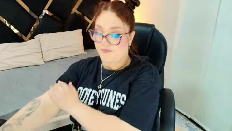 Snapshot of camiila_osorio chatting on 05.17.26 Camila Osorio online show from 05.17.26
