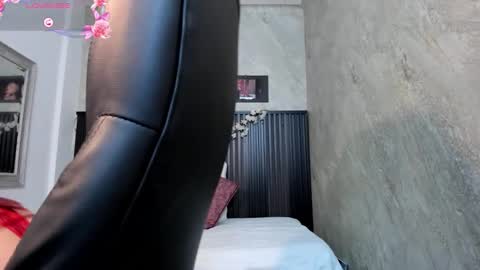 Snapshot of camila__bouzas chatting on 10.15.25 camila__bouzas online show from 10.15.25