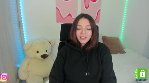 Snapshot of camila_ec2 chatting on 01.11.25 C A M I online show from 01.11.25