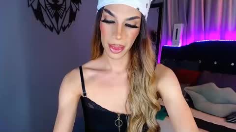 Snapshot of camila_hoottie chatting on 12.16.24 Camila online show from 12.16.24