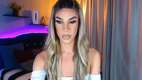 Snapshot of camila_hoottie chatting on 01.21.25 Camila online show from 01.21.25