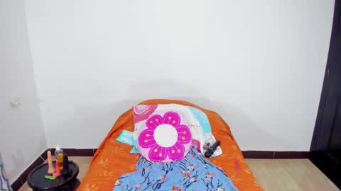 Snapshot of camilaa_foxxx chatting on 10.11.25 camilaa foxxx online show from 10.11.25