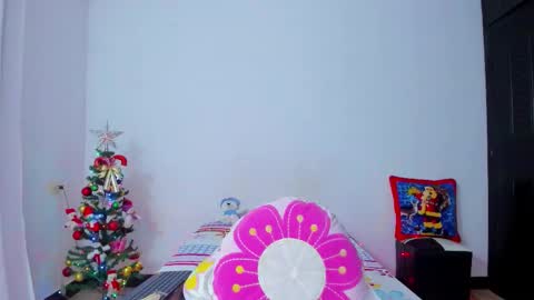 Snapshot of camilaa_foxxx chatting on 12.16.25 camilaa foxxx online show from 12.16.25