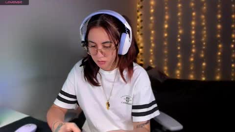 Snapshot of camilaalee chatting on 10.29.25 CAMILAA LEE  online show from 10.29.25