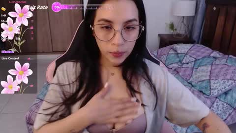 Snapshot of camilacarter chatting on 12.23.25 camilacarter online show from 12.23.25