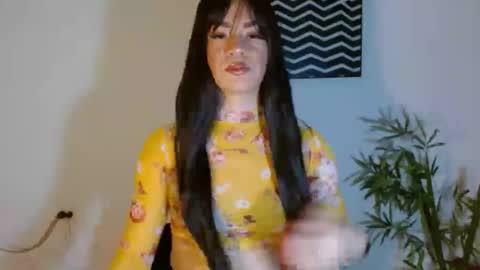Snapshot of camilaparrisx chatting on 06.25.26 camilaparrisx online show from 06.25.26