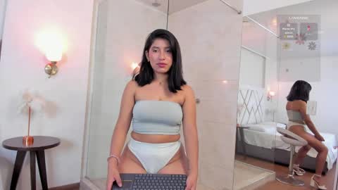 Snapshot of camilavalence chatting on 05.05.26 CAMILA online show from 05.05.26