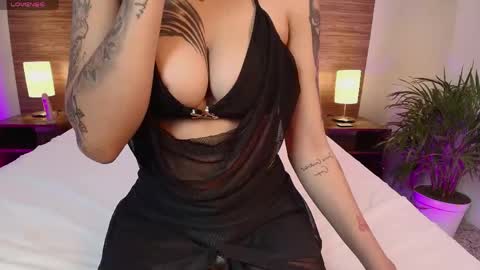 Snapshot of camilavelour chatting on 05.10.26 Camila Velour online show from 05.10.26