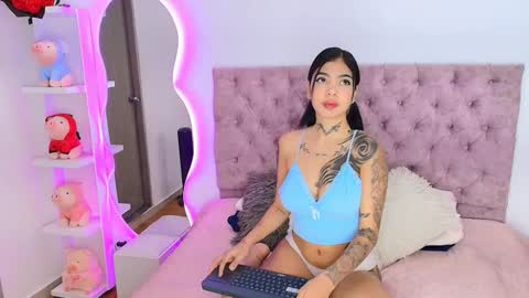 Snapshot of camilavelour chatting on 05.25.26 Camila Velour online show from 05.25.26