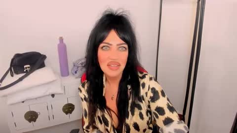 Snapshot of camileeyes chatting on 12.30.24 CamileEyes online show from 12.30.24