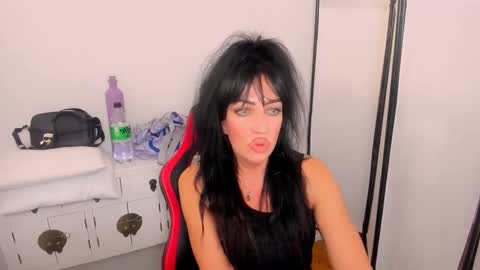 Snapshot of camileeyes chatting on 12.30.24 CamileEyes online show from 12.30.24