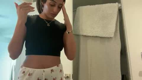 Snapshot of camiliakxoxo chatting on 11.08.25 camiliakxoxo online show from 11.08.25