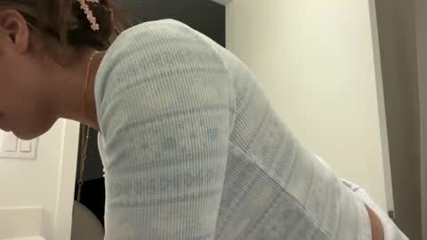 Snapshot of camiliakxoxo chatting on 11.10.25 camiliakxoxo online show from 11.10.25