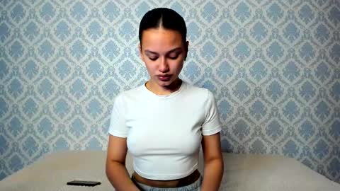 Snapshot of camilla_williamsss chatting on 10.11.25 camilla_williamsss online show from 10.11.25