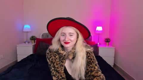 Snapshot of camilladreamer chatting on 10.17.25 camilladreamer online show from 10.17.25