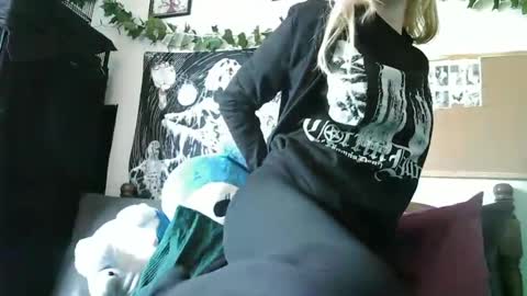 Camille Deville online show from 01.12.25