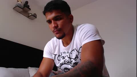 Snapshot of camilo_contre21 chatting on 11.05.25 camilo_contre21 online show from 11.05.25