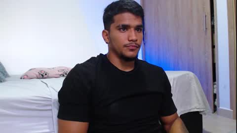 Snapshot of camilo_contre21 chatting on 11.11.25 camilo_contre21 online show from 11.11.25