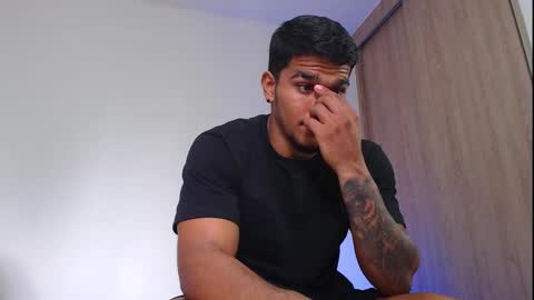 Snapshot of camilo_contre21 chatting on 11.17.25 camilo_contre21 online show from 11.17.25