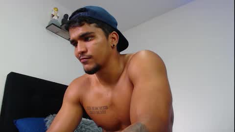 Snapshot of camilo_contre21 chatting on 11.25.25 camilo_contre21 online show from 11.25.25