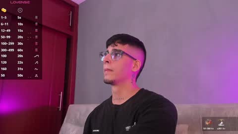   INDEPENDENT MODEL online show from 01.11.25