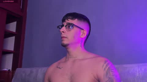   INDEPENDENT MODEL online show from 01.11.25