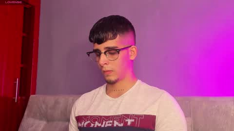   INDEPENDENT MODEL online show from 01.13.25