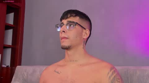   INDEPENDENT MODEL online show from 01.13.25