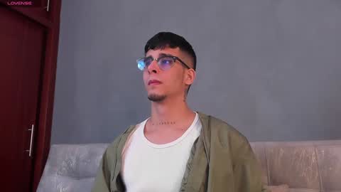   INDEPENDENT MODEL online show from 01.14.25