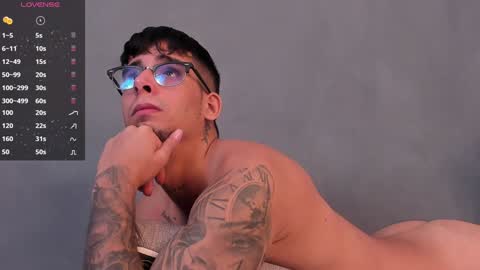   INDEPENDENT MODEL online show from 01.16.25