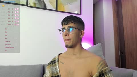   INDEPENDENT MODEL online show from 01.23.25