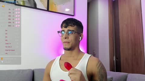   INDEPENDENT MODEL online show from 01.24.25