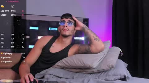   INDEPENDENT MODEL online show from 02.26.25