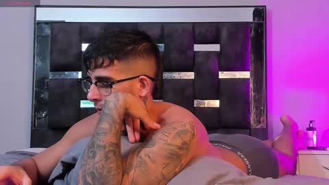   INDEPENDENT MODEL online show from 03.03.25