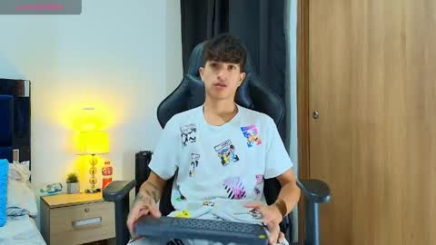 Snapshot of camilobass_ chatting on 05.10.26 Camilo Bass online show from 05.10.26
