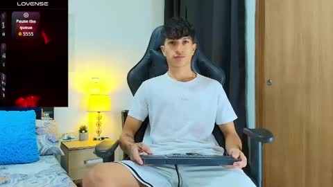 Snapshot of camilobass_ chatting on 05.24.26 Camilo Bass online show from 05.24.26